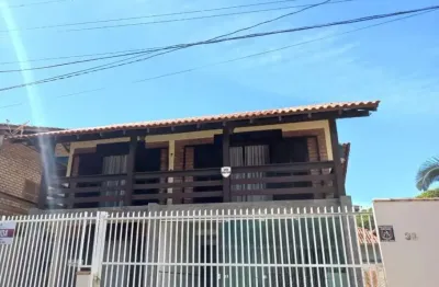 Casa no centro de  balneário piçarras | 01 suíte + 02 dormitórios | 02 vagas de garagem | averbada
