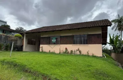 Linda casa no boehmerwald | suíte + 2 | terreno com 375 m²