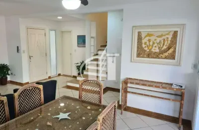 Casa a venda no guarujá, praia da enseada, com a segurança de condomínio fechado com 130m², 3 quartos e jacuzzi, ao lado do restaurante dathi.