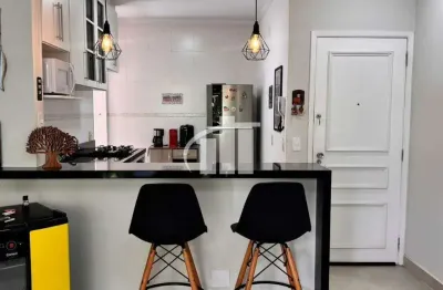 Apartamento reformado à venda na Praia da Enseada - Guarujá, 3 dormitórios, 97m², com varanda ampla, ha 3 quadras da praia, conforto! Cód.3247