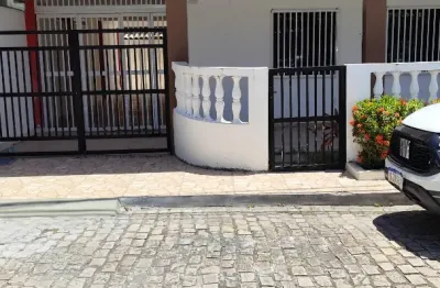 Apartamento térreo, entrada independente, 24 3 vagas, varanda, stella maris