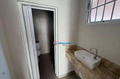 Imóvel com 2 casas no terreno, casa da frente 2 quartos a a dos fundos 1 quarto