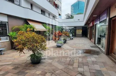 Excelente loja na avenida goethe, próximo ao parcão.