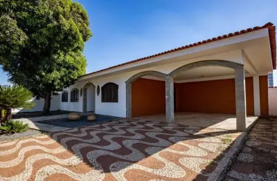 Casa térrea de 800 m² ideal para morar ou investir em uma área charmosa de goiân