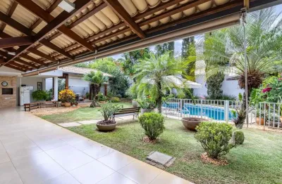 Casa com 343 m² de área construída à venda no jardins milão em goiânia.