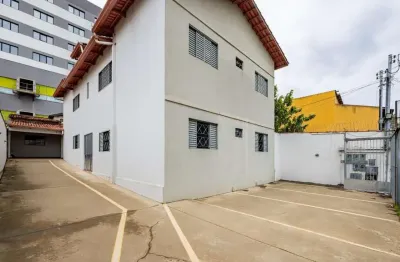 Casa comercial, com 6 apartamentos de 2 quartos, 334 m2 de construção, no setor