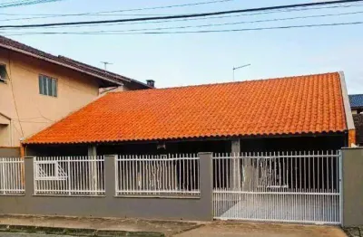 Casa à venda em ótima localização!! 150 m da praia.