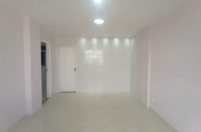 Sala comercial com 3 salas para alugar na Avenida Darci Vargas, 800, Gramacho, Duque de Caxias