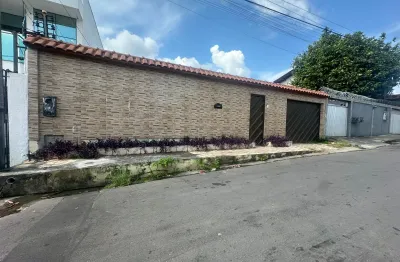 Casa térrea com 3 quartos sendo 1 suítes no conjunto manauense
