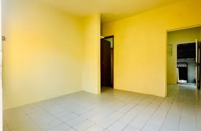 Casa térrea com 2 quartos sendo 1 suítes no conjunto eldorado- parque 10