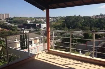 Casa 4 dorm.4 suítes, (1 térrea), closets, salas estar, jantar e tv, piscina, churrasq., amplo quintal, ótima iluminação natural.