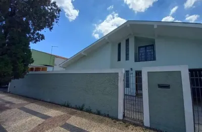 Casa 3 dormitórios, 1 suíte, salas amplas, escritório, 5 vagas em bairro tranquilo e fácil acesso em valinhos-sp