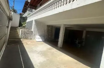 Casa comercial ou residencial em ótima localização no centro de vinhedo at:480m2, ac: 289,5m2. espaços amplos, vagas de garagem e fácil acesso.