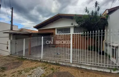 Casa 3 dorm. sendo 1 suíte, sala estar ampla, cozinha, 3 vagas garagem, quintal em ótima localização, próximo ao centro em valinhos.