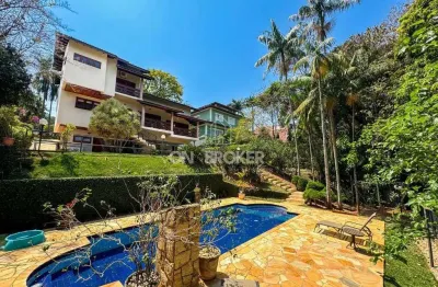 Residência maravilhosa em condomínio alto padrão , 5 suítes . linda área de lazer ao lado de muito verde . venha conhecer !