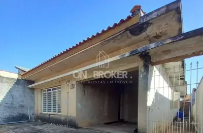 Casa 3 dormit, sendo 1 suíte com 3 vagas. sala e cozinha grandes e quintal. ótima localização em valinhos.