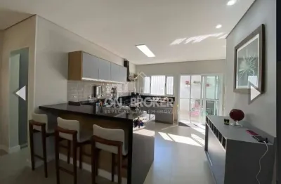 Sobrado em vinhedo com 3 dorm. sendo 1 suíte, ar condic., 3 vagas, ambientes integrados, porcelanato, quintal, jardim, próximo ao centro de vinhedo.