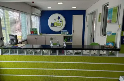 Prédio comercial com 2 pavimentos, com salas independentes, localizado em área comercial privilegiada de grande visibilidade e movimento.