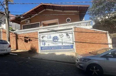 Casa comercial ou residencial em ótima localização no centro de vinhedo at:480m2, ac: 289,5m2. espaços amplos, vagas de garagem e fácil acesso.
