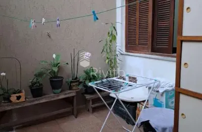Excelente casa térrea de 245m² com 4 dormitórios, 2 banheiros e 3 vagas de garagem em santa maria - são caetano do sul.