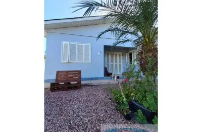 Casa à venda na Rua Guabiroba, 105, São Jorge, Portão