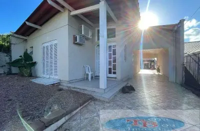 Casa à venda na Capitão Roberto Flores Martins, 144, Aparecida, Portão