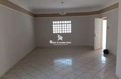 Casa para aluguel, 3 quartos, 1 suíte, 2 vagas - Bairro SEGISMUNDO PEREIRA, Uberlândia MG