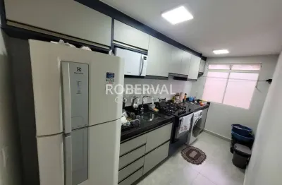 Flamboyant 2 dormitorios, cozinha planejada, completo em armarios.