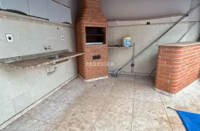 Residencia no terra branca com piscina e churrasqueira