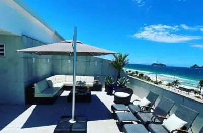 Cobertura duplex frente mar 980m² – 5 suítes, piscina e cinema na barra da tijuca