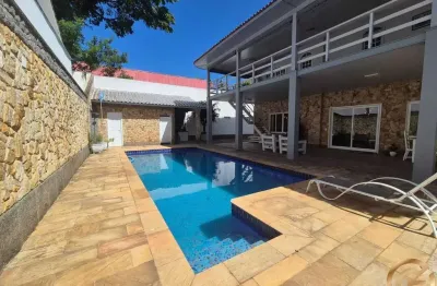 Casa duplex com 600 m² no condomínio alamedas dos eucaliptos – barra da tijuca