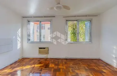 Apartamento de 2 quartos desocupado próximo ao carrefour