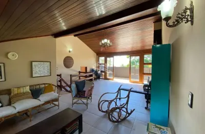 Casa  5 (cinco ) quartos, sendo 4 (suítes) 300m² privativo ,bairro tristeza, porto alegre