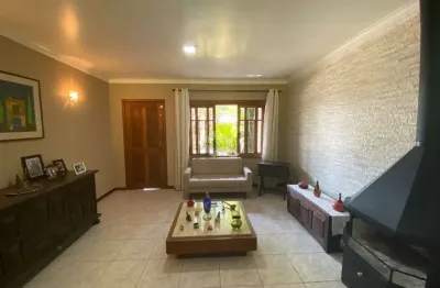 Casa  5 (cinco ) quartos, sendo 4 (suítes) 300m² privativo ,bairro tristeza, porto alegre