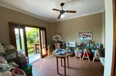 Casa  5 (cinco ) quartos, sendo 4 (suítes) 300m² privativo ,bairro tristeza, porto alegre