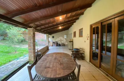 Casa  5 (cinco ) quartos, sendo 4 (suítes) 300m² privativo ,bairro tristeza, porto alegre