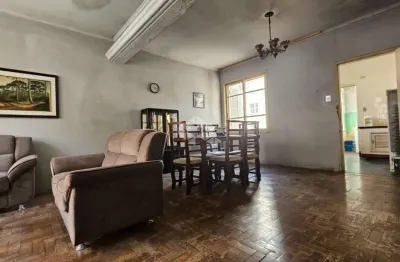 Apartamento para reformar, com 3 quartos no bairro bom fim.