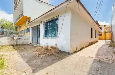 Casa com pátio , vaga de garagem próximo ao hospital conceiçaõ