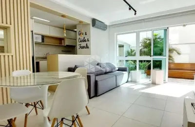 Apartamento garden de 1 quarto, terraço privativo e garagem