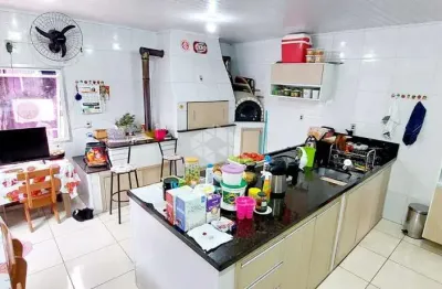 Casa de 2 quartos com vaga de garagem nobairro colkina