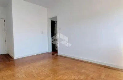 Apto de 2 quartos, prédio com elevador, reformado na silva só