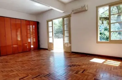 Apartamento de 3 quartos, 1 suíte com sacada no próximo ao Clinicas