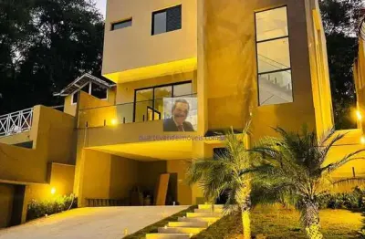 Vende-se casa nova 3 suítes, piscina linda em cond cond. vila verde kmrt
