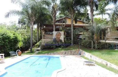 Vende-se casa na fazendinha - muito espaço, em rua fechada e muito tranquil