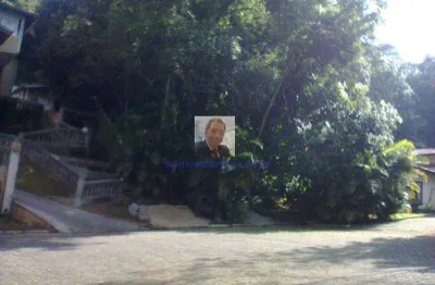 Vende-se lote de 1123,50mts, no cond. forest hills, final de rua