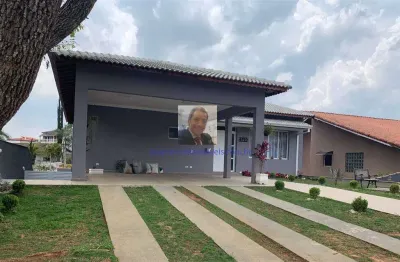 Vende-se linda casa nova, no cond. haras bela vista, com piscina e gourmet.