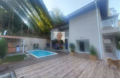 Vende-se linda casa 3 suítes em condomínio vila verde, km 36 ra
