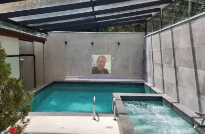 Aluga-se ou vende-se casa 3suítes, piscina, gourmet, à 3km rt. 