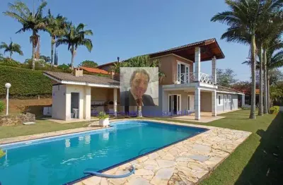 Linda casa de campo em condomínio fechado. localizada em ibiúna sp. 