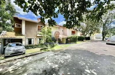Vende-se casa no cond. vila velha - 3 dorm/1sts, final de rua, muito verde!